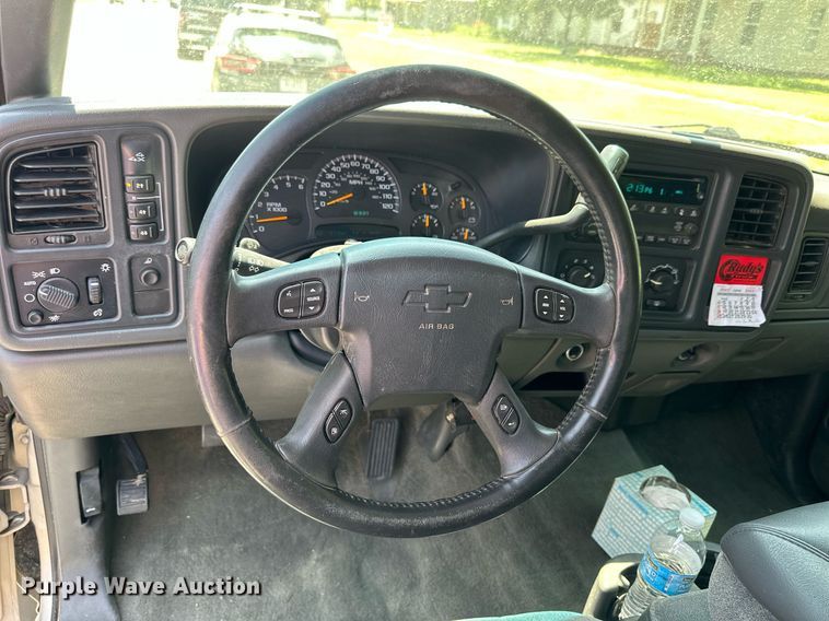 image for item NP9781 2004 Chevrolet Silverado 2500HD  Ext. Cab pickup truck