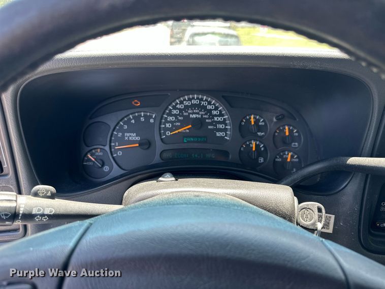 image for item NP9781 2004 Chevrolet Silverado 2500HD  Ext. Cab pickup truck