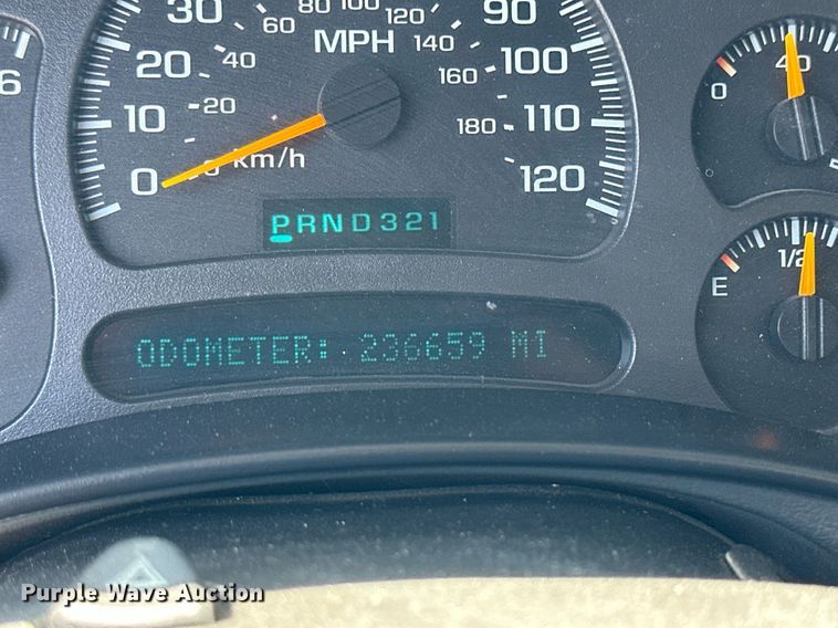 image for item NP9781 2004 Chevrolet Silverado 2500HD  Ext. Cab pickup truck