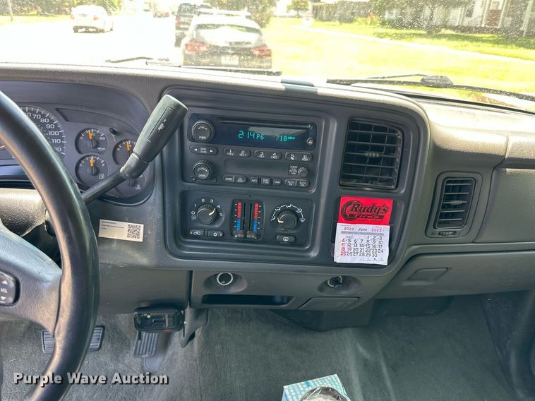 image for item NP9781 2004 Chevrolet Silverado 2500HD  Ext. Cab pickup truck