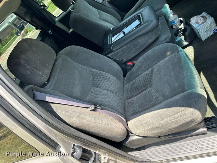 image for item NP9781 2004 Chevrolet Silverado 2500HD  Ext. Cab pickup truck