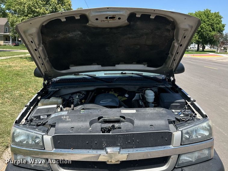 image for item NP9781 2004 Chevrolet Silverado 2500HD  Ext. Cab pickup truck