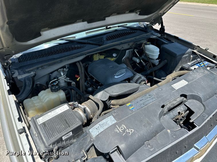 image for item NP9781 2004 Chevrolet Silverado 2500HD  Ext. Cab pickup truck