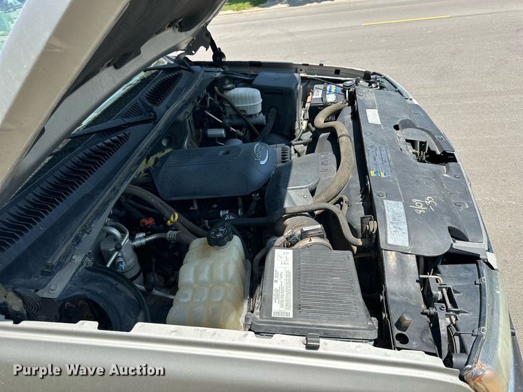 image for item NP9781 2004 Chevrolet Silverado 2500HD  Ext. Cab pickup truck