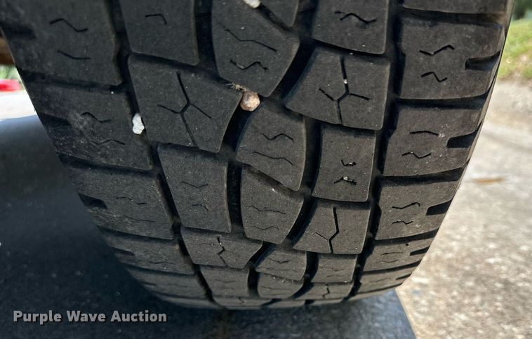 image for item NP9781 2004 Chevrolet Silverado 2500HD  Ext. Cab pickup truck