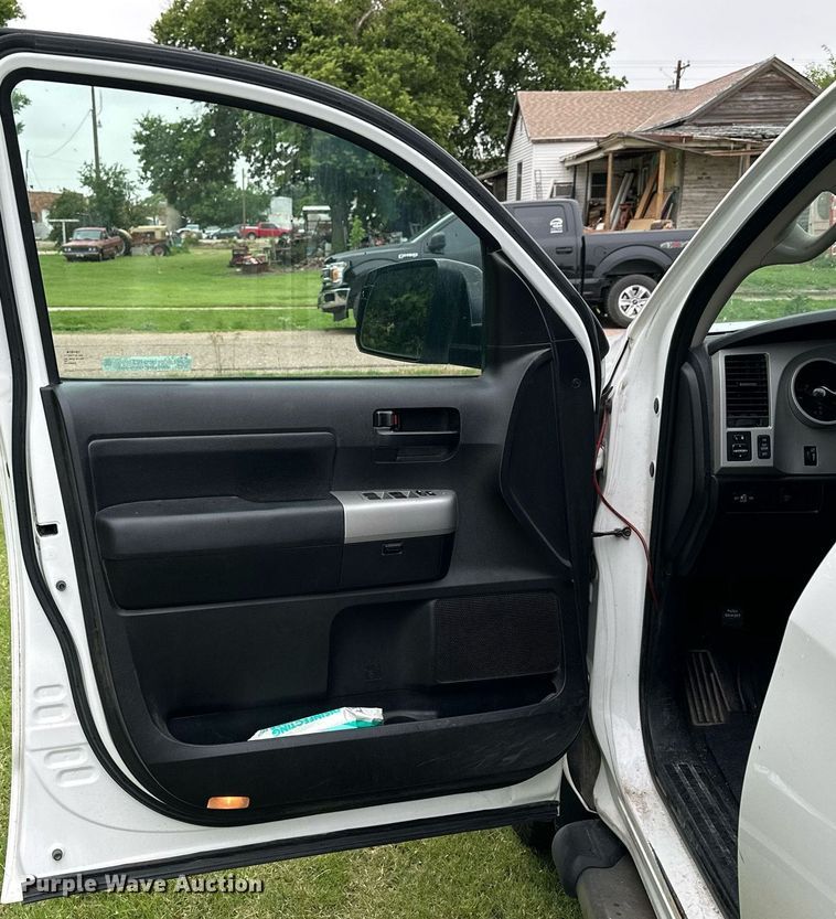 image for item NP9793 2009 Toyota Tundra  CrewMax pickup truck