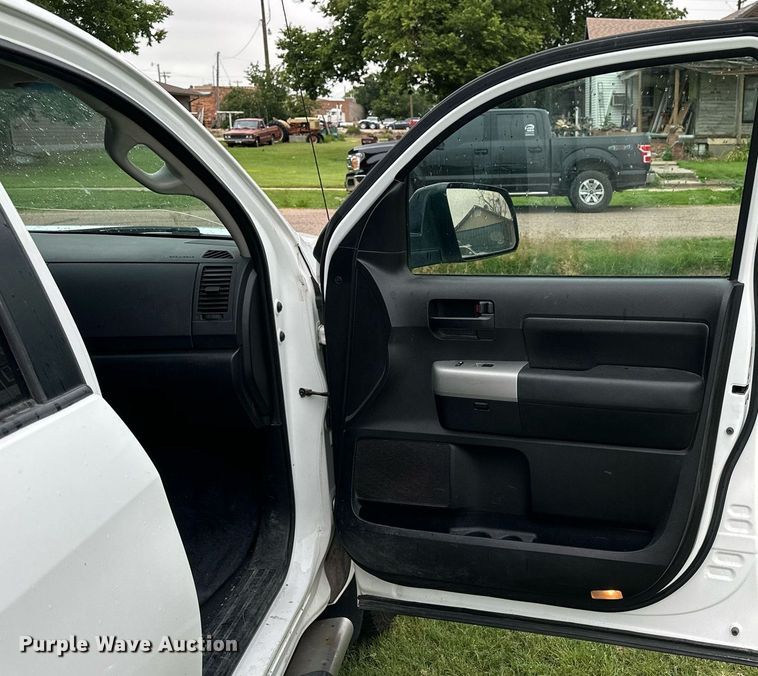 image for item NP9793 2009 Toyota Tundra  CrewMax pickup truck