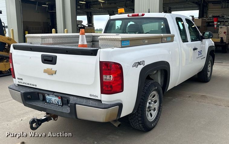 image for item NP9832 2010 Chevrolet Silverado 1500  Ext. Cab pickup truck