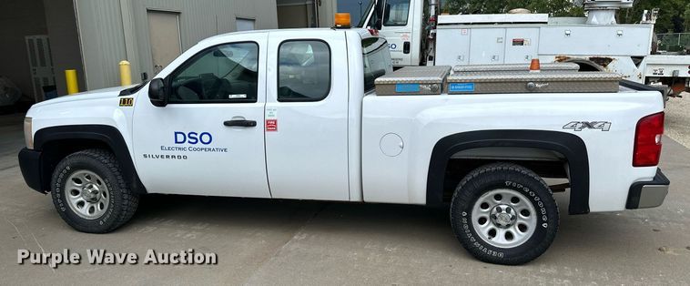 image for item NP9832 2010 Chevrolet Silverado 1500  Ext. Cab pickup truck