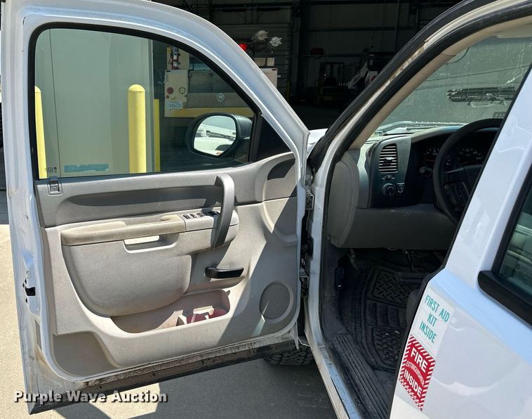 image for item NP9832 2010 Chevrolet Silverado 1500  Ext. Cab pickup truck