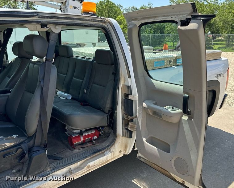 image for item NP9832 2010 Chevrolet Silverado 1500  Ext. Cab pickup truck