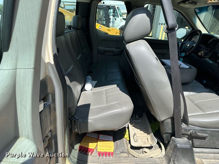 image for item NP9832 2010 Chevrolet Silverado 1500  Ext. Cab pickup truck