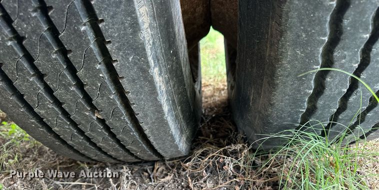 image for item NP9837 2006 Viking Trailers VFD46R16F35T  drop deck equipment trailer