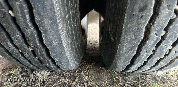 image for item NP9837 2006 Viking Trailers VFD46R16F35T  drop deck equipment trailer