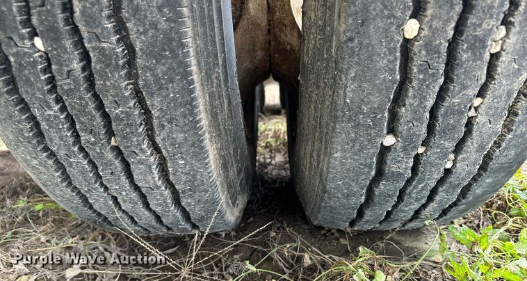 image for item NP9837 2006 Viking Trailers VFD46R16F35T  drop deck equipment trailer