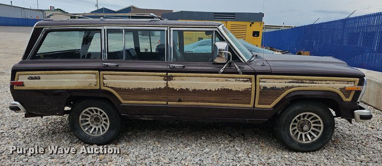 image for item NT9703 1988 Jeep Grand Wagoneer  SUV