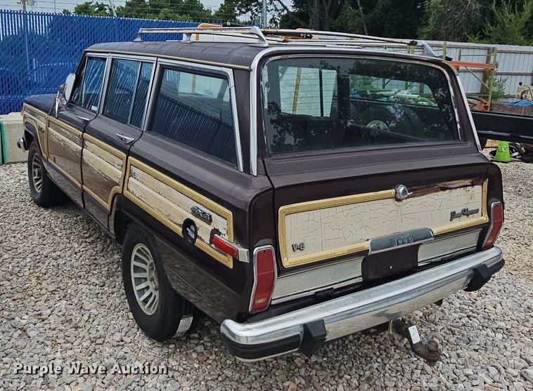 image for item NT9703 1988 Jeep Grand Wagoneer  SUV