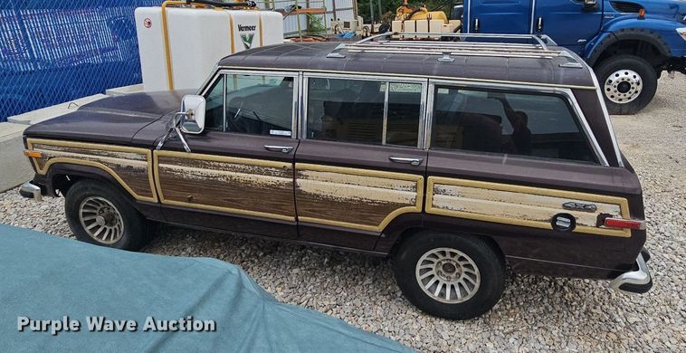 image for item NT9703 1988 Jeep Grand Wagoneer  SUV