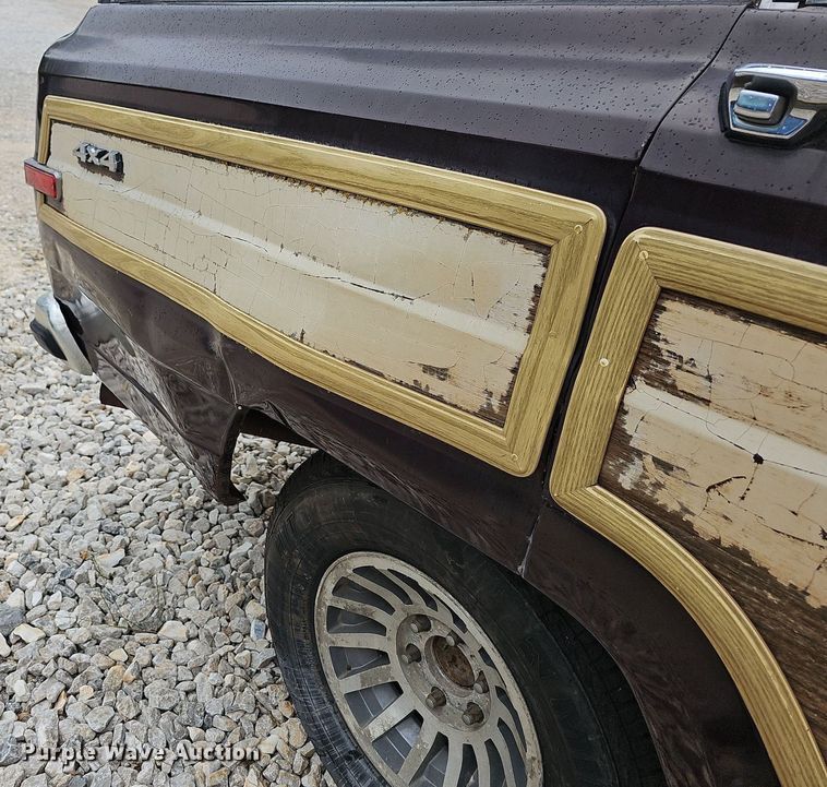image for item NT9703 1988 Jeep Grand Wagoneer  SUV