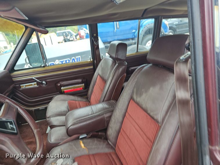 image for item NT9703 1988 Jeep Grand Wagoneer  SUV