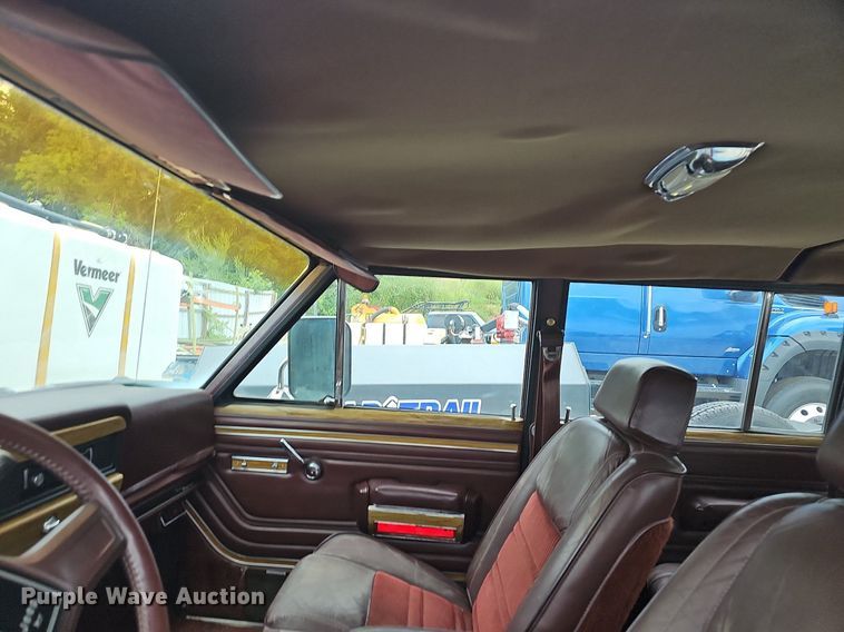 image for item NT9703 1988 Jeep Grand Wagoneer  SUV