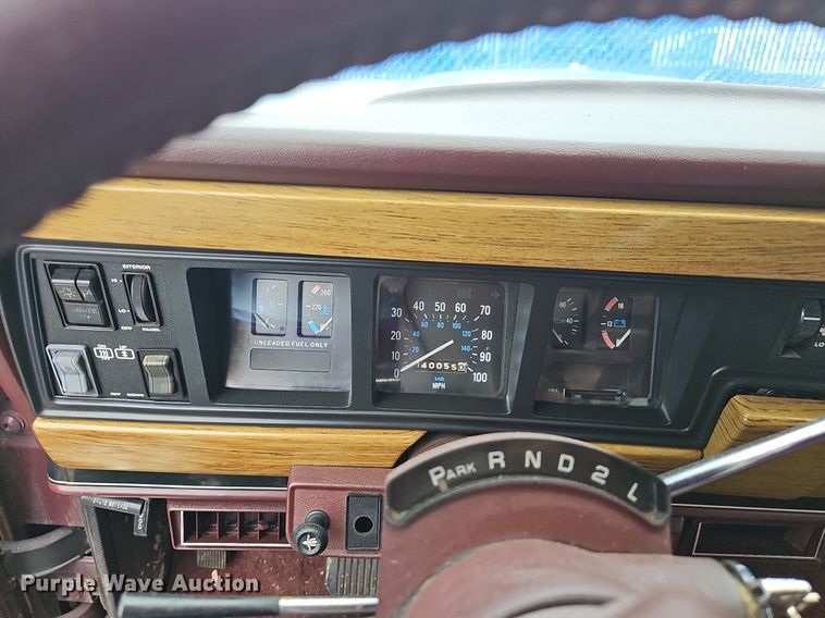 image for item NT9703 1988 Jeep Grand Wagoneer  SUV