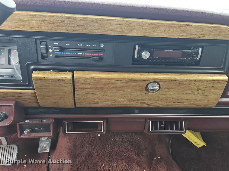 image for item NT9703 1988 Jeep Grand Wagoneer  SUV