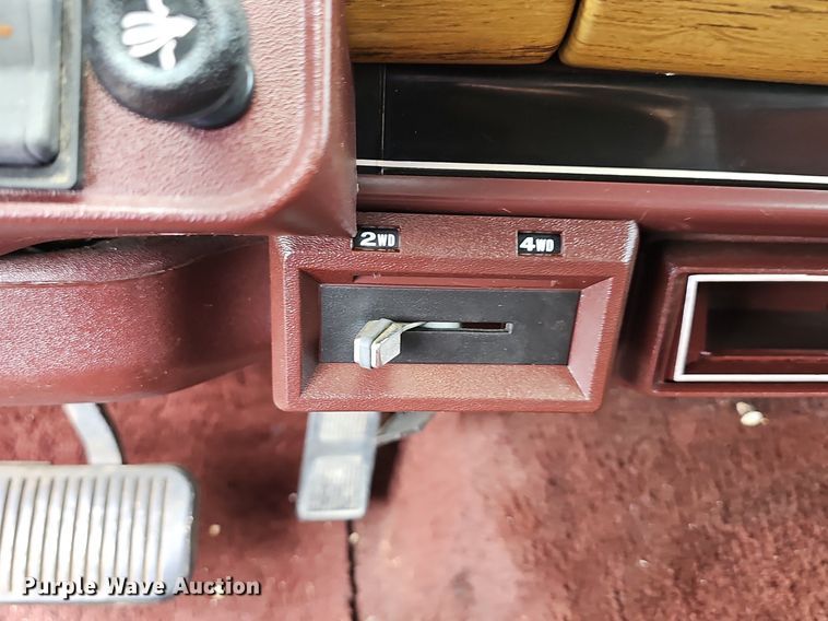 image for item NT9703 1988 Jeep Grand Wagoneer  SUV