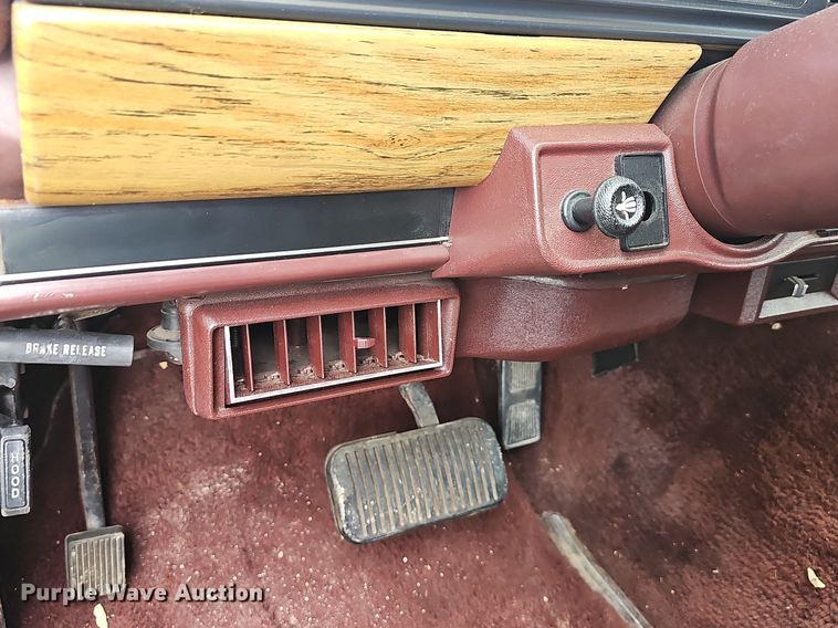 image for item NT9703 1988 Jeep Grand Wagoneer  SUV