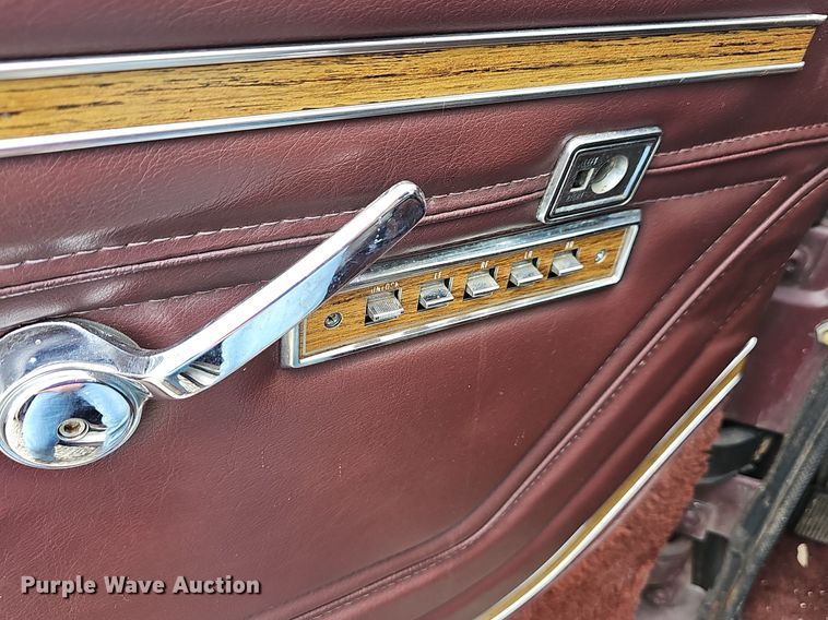 image for item NT9703 1988 Jeep Grand Wagoneer  SUV