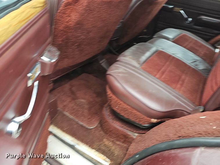 image for item NT9703 1988 Jeep Grand Wagoneer  SUV