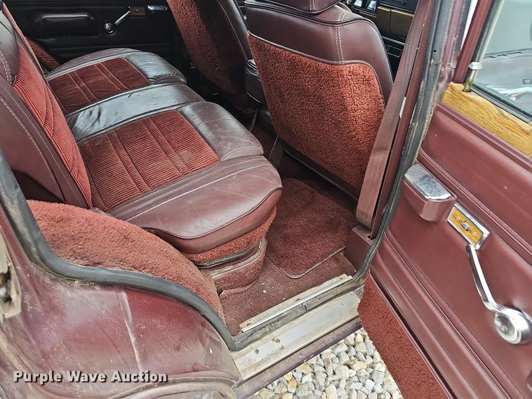 image for item NT9703 1988 Jeep Grand Wagoneer  SUV