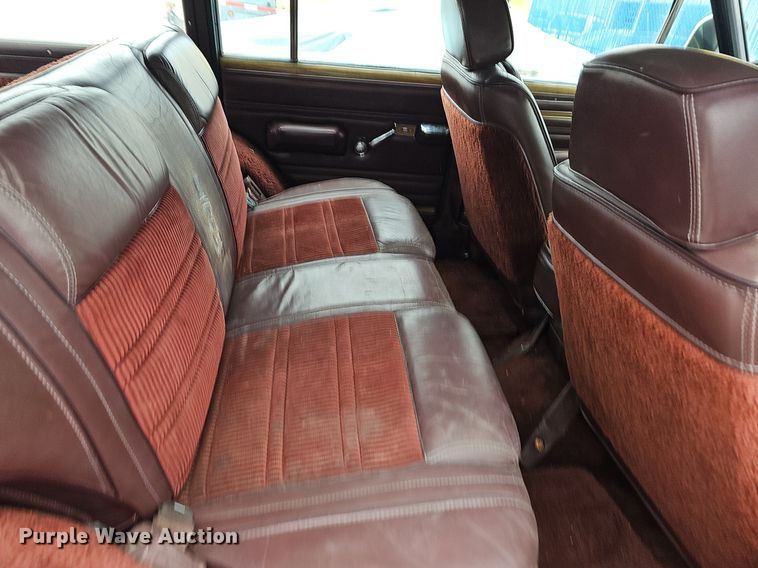 image for item NT9703 1988 Jeep Grand Wagoneer  SUV