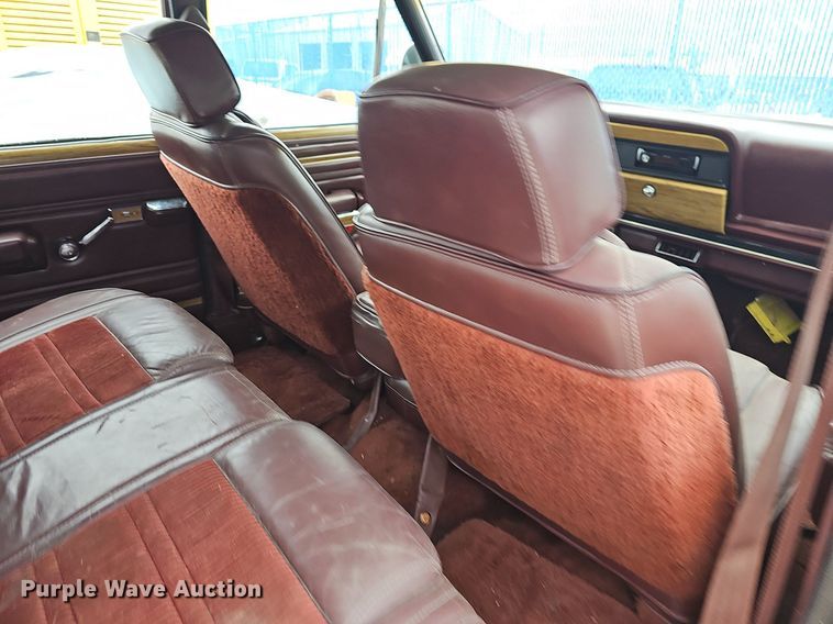image for item NT9703 1988 Jeep Grand Wagoneer  SUV