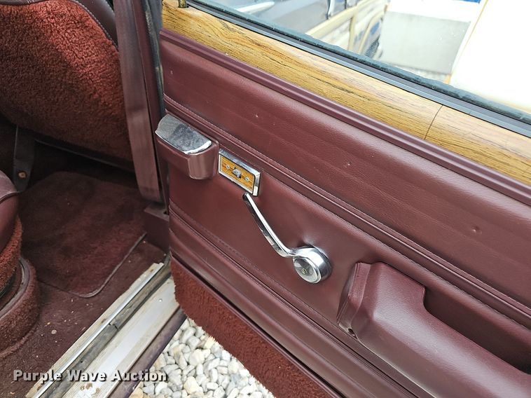 image for item NT9703 1988 Jeep Grand Wagoneer  SUV