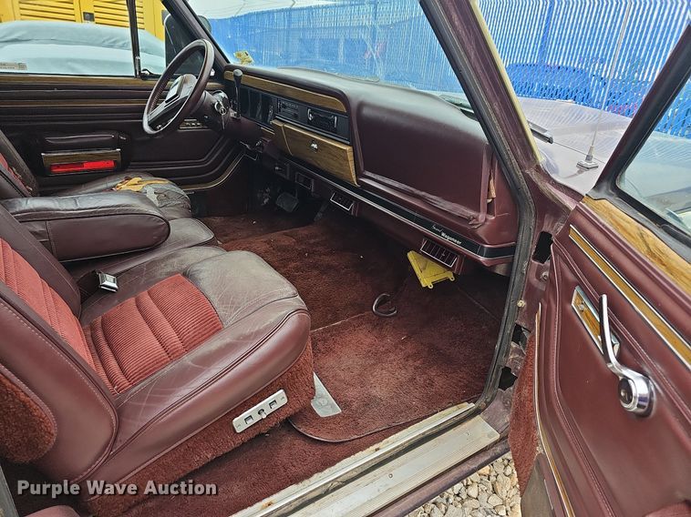 image for item NT9703 1988 Jeep Grand Wagoneer  SUV