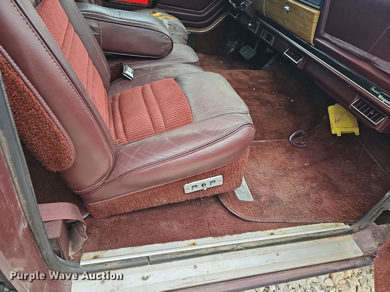 image for item NT9703 1988 Jeep Grand Wagoneer  SUV