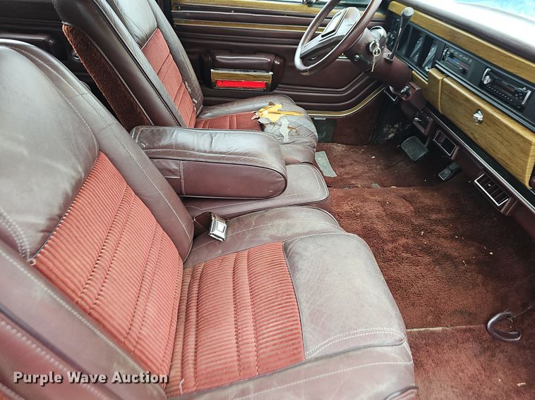 image for item NT9703 1988 Jeep Grand Wagoneer  SUV