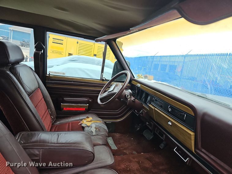 image for item NT9703 1988 Jeep Grand Wagoneer  SUV