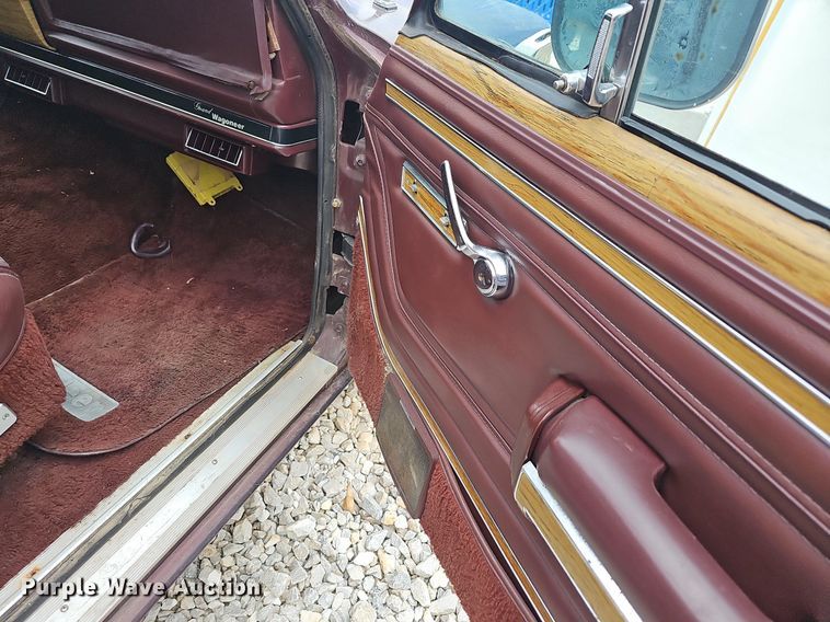 image for item NT9703 1988 Jeep Grand Wagoneer  SUV