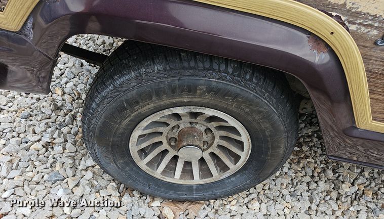 image for item NT9703 1988 Jeep Grand Wagoneer  SUV