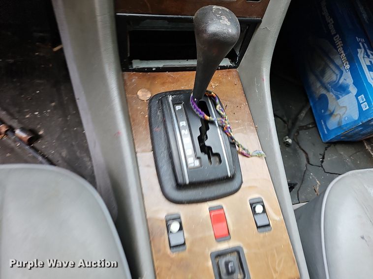 image for item NT9704 1984 Mercedes Benz 380SL