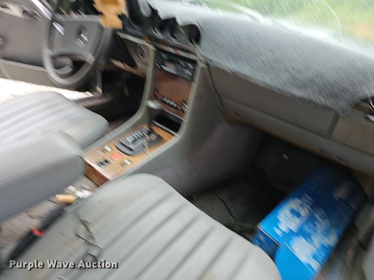 image for item NT9704 1984 Mercedes Benz 380SL