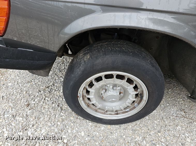 image for item NT9704 1984 Mercedes Benz 380SL