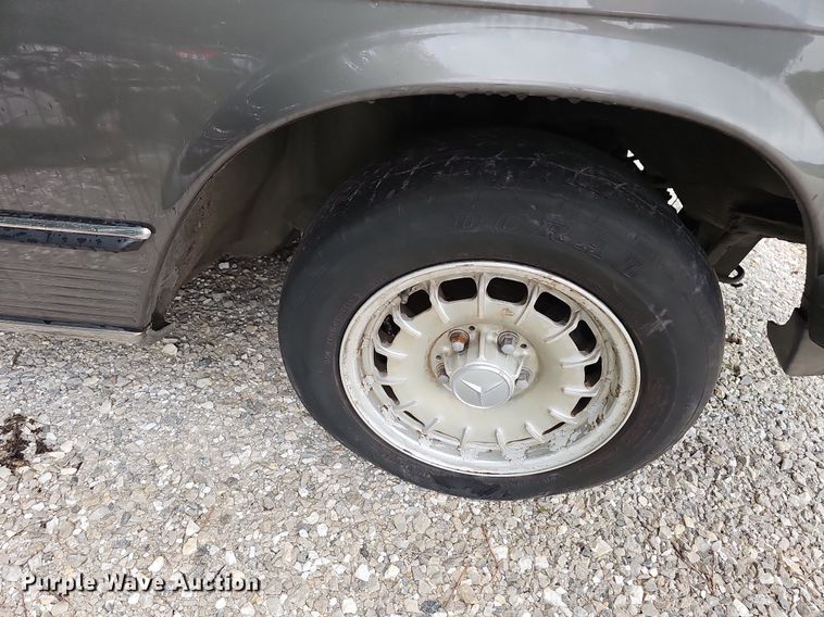 image for item NT9704 1984 Mercedes Benz 380SL