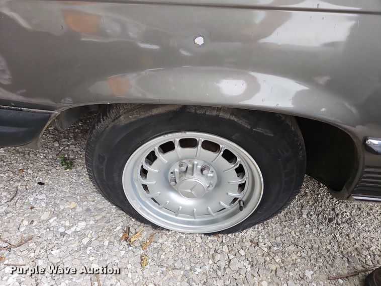 image for item NT9704 1984 Mercedes Benz 380SL