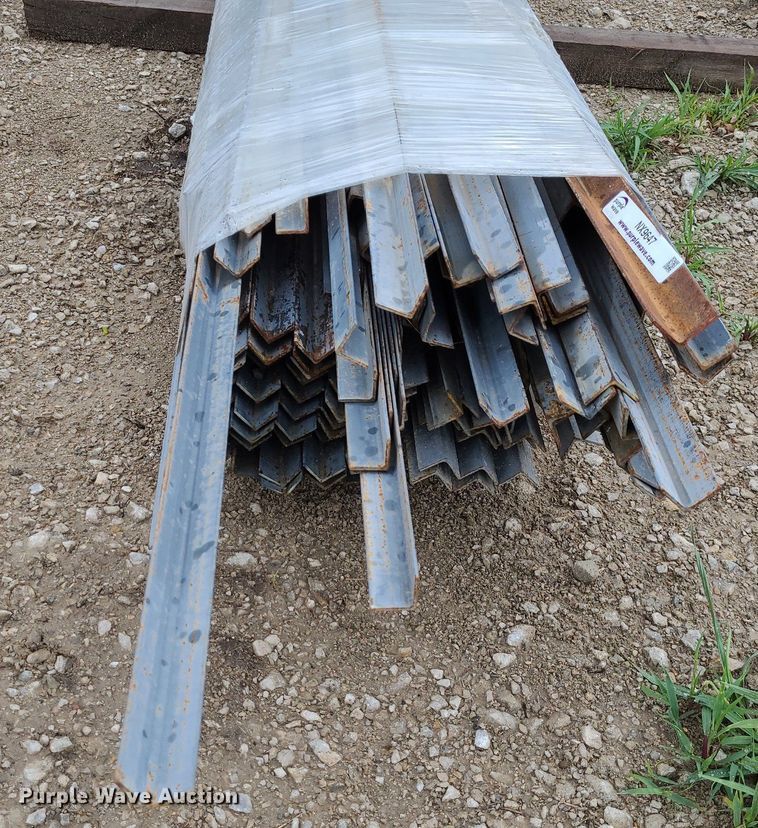 image for item NX9647 Approximately 150 pieces of angle iron
