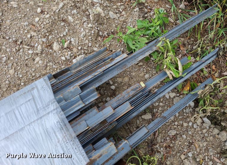 image for item NX9647 Approximately 150 pieces of angle iron