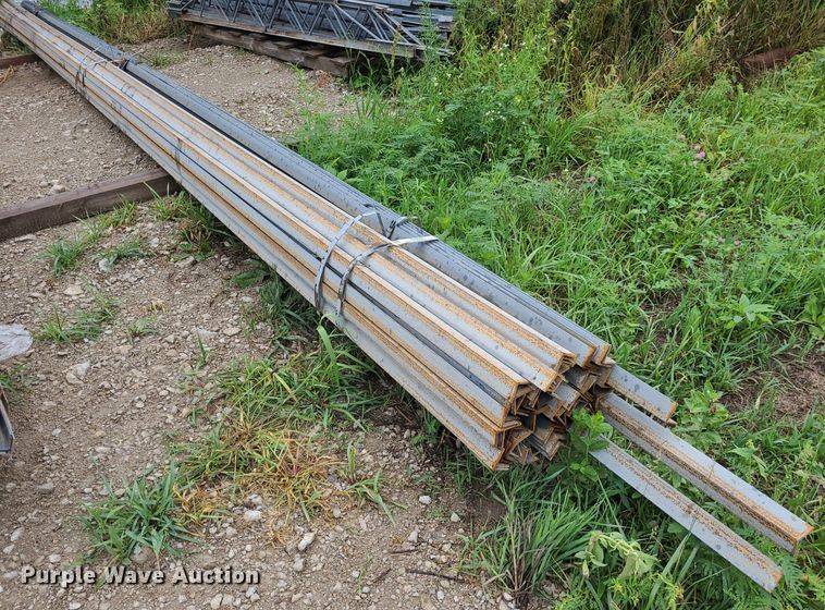 image for item NX9648 Approximately 60 pieces of angle iron