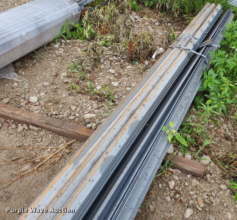 image for item NX9648 Approximately 60 pieces of angle iron